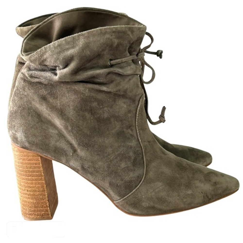 Tahari Konner Suede Cinched Tie
Front Chunky Block Heel Sock
Booties Size 8.5 M